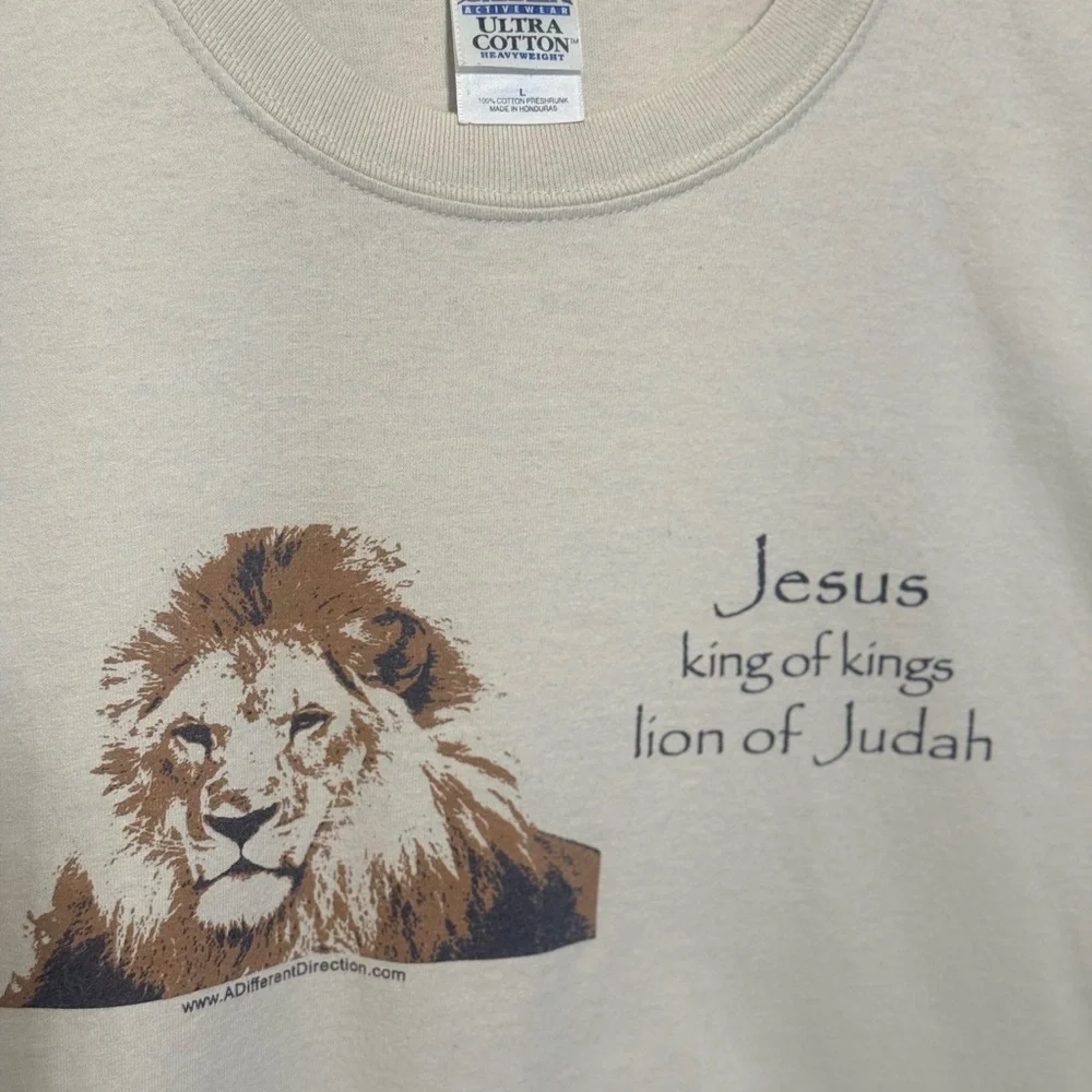 Gildan Beige Jesus King of Kings Lion of Judah T-Shirt 100% Cotton Vintage Y2K - Picture 3 of 8